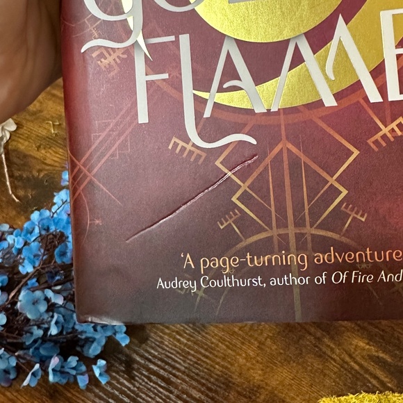 FairyLoot February 2021 This Golden Flame by Emily Victoria - Picture 6 of 8